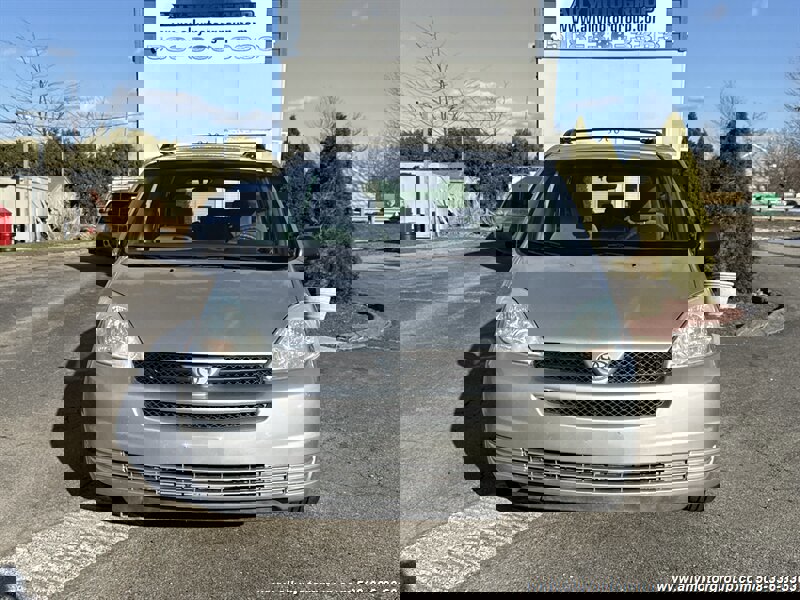 Used 2004 Toyota Sienna CE image 2