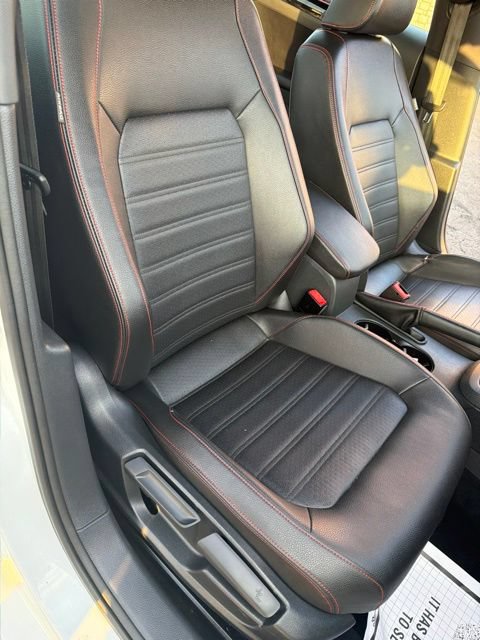 Used 2017 Volkswagen Jetta GLI FWD image 23