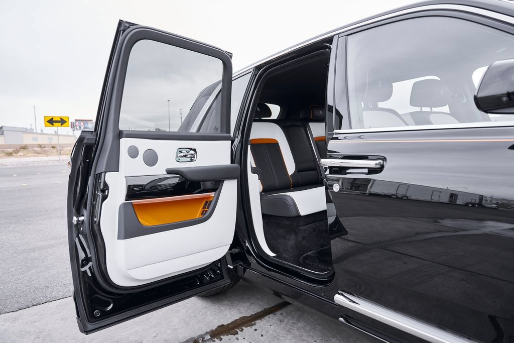 Used 2026 Rolls-Royce Cullinan AWD/4WD image 28
