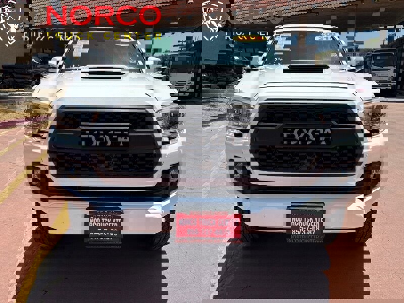 Used 2018 Toyota Tacoma TRD Sport w/ Technology Package image 3