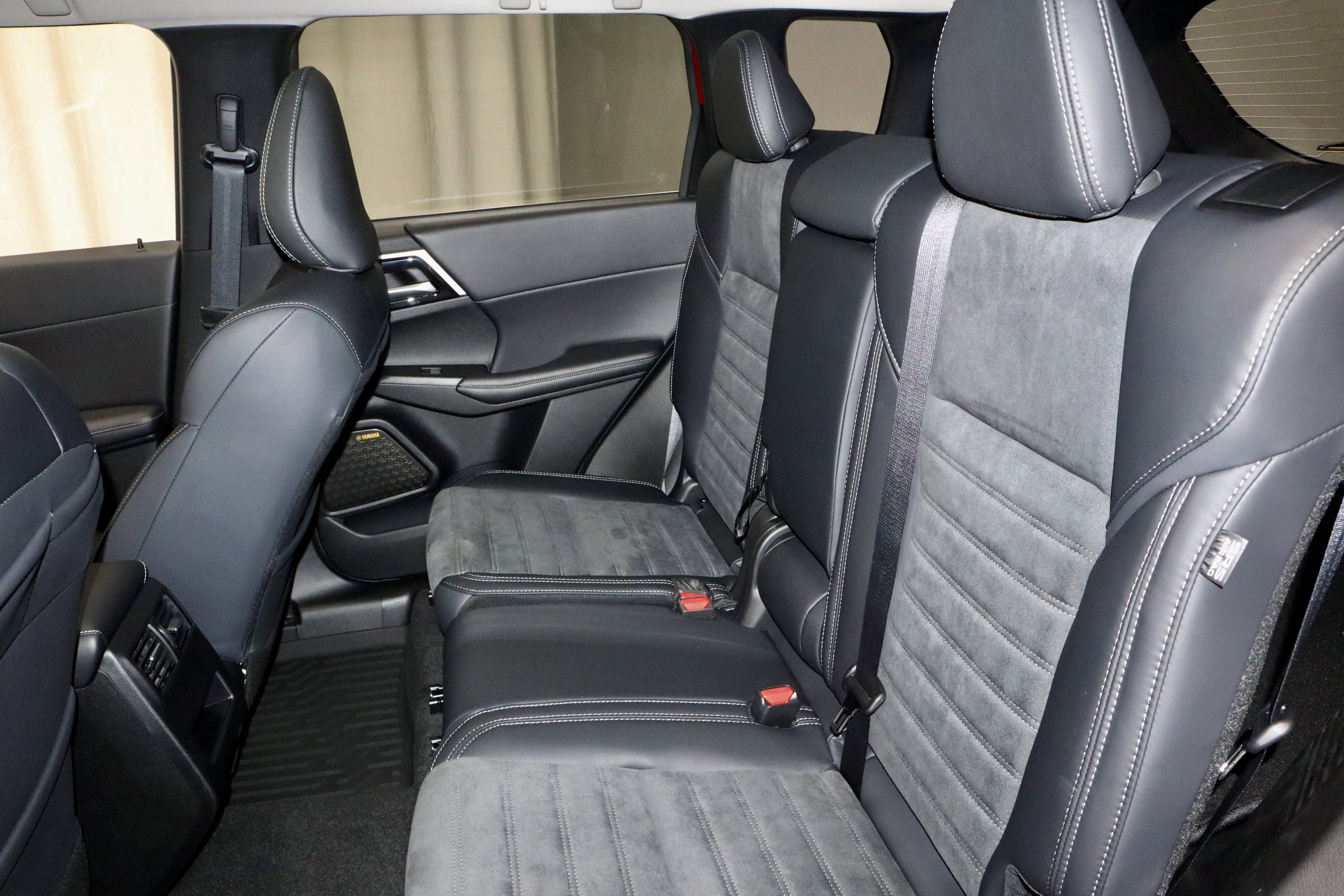 New 2026 Mitsubishi Outlander SE image 16