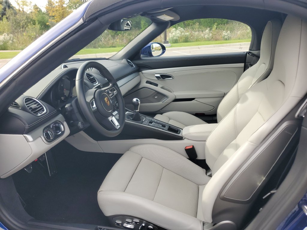 Used 2024 Porsche 718 Boxster RWD image 12