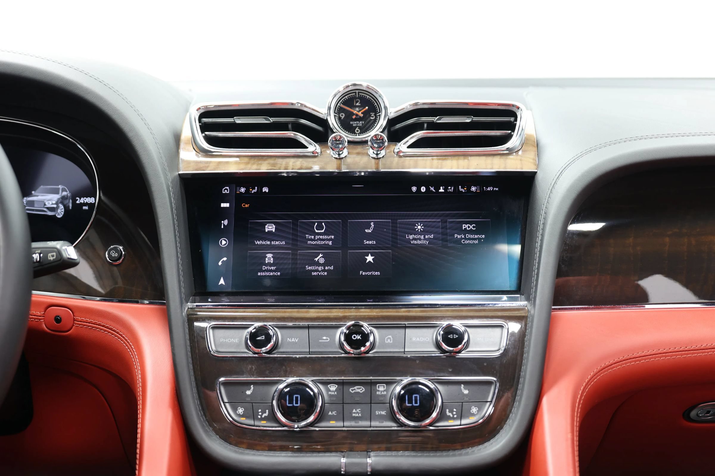 Used 2022 Bentley Bentayga AWD/4WD image 35