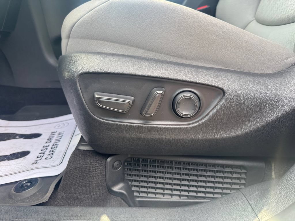 Used 2025 Toyota Sienna XLE w/ XLE Plus Package AWD/4WD image 13