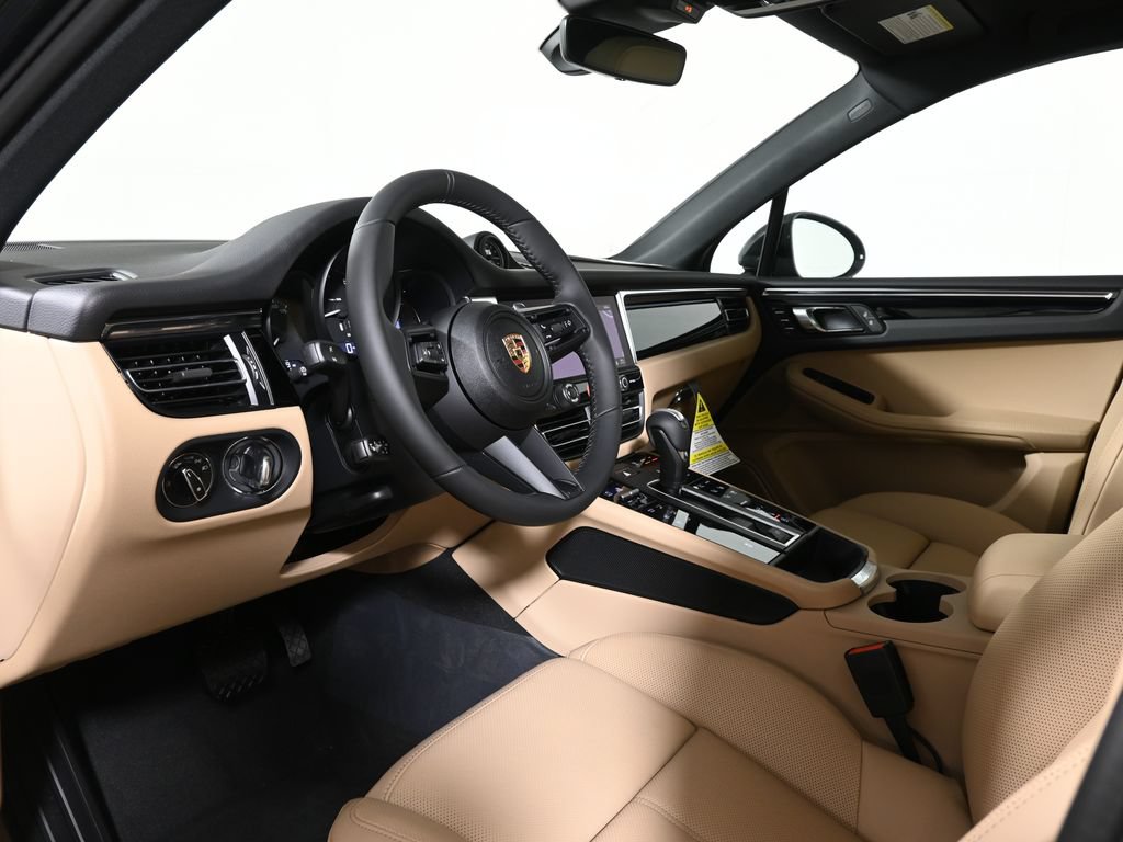 New 2026 Porsche Macan AWD/4WD image 4
