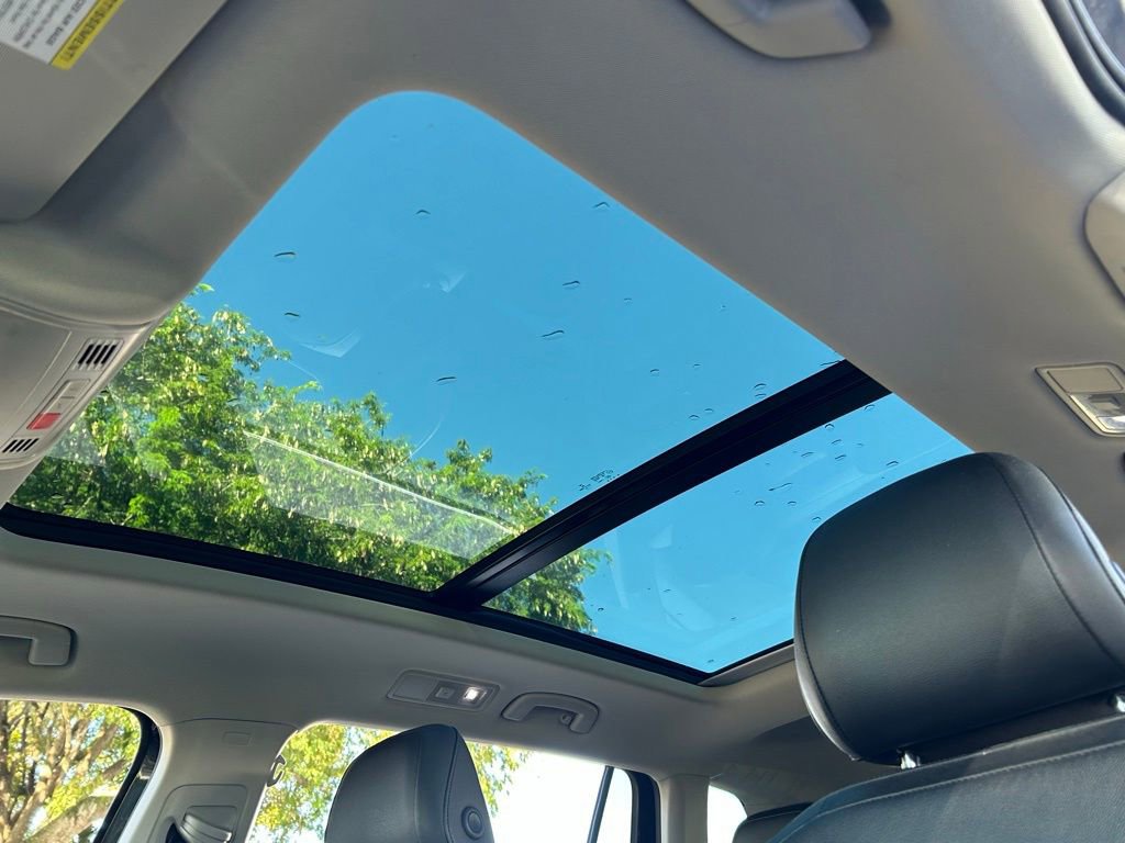 Used 2018 Volkswagen Tiguan SEL Premium image 18