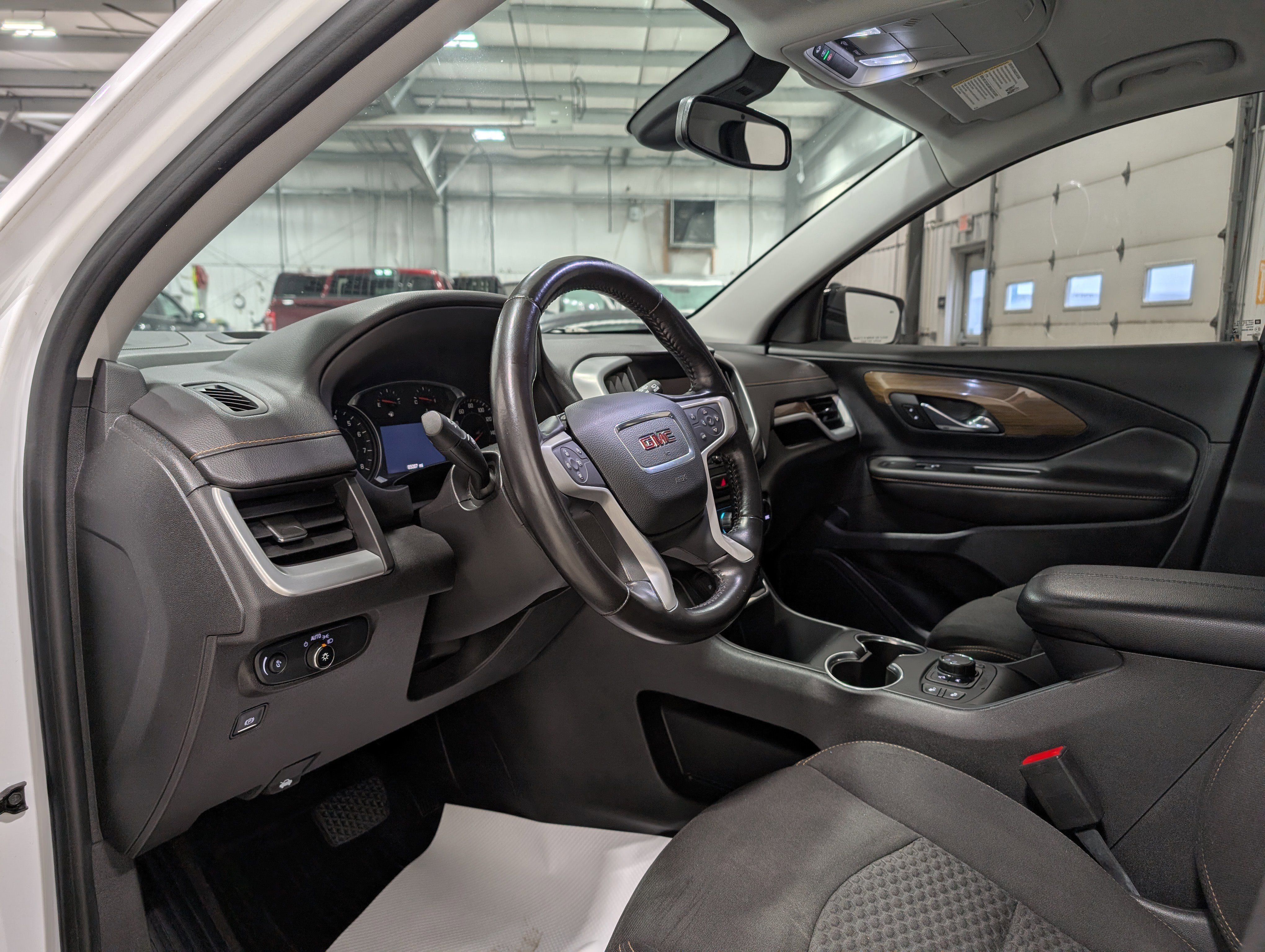 Used 2020 GMC Terrain SLE w/ Driver Convenience Package image 13