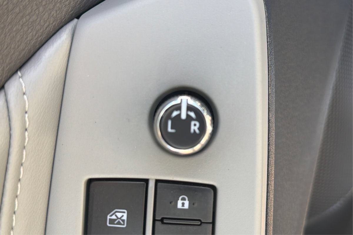 Used 2019 Toyota Avalon XLE w/ Moonroof Package FWD image 39