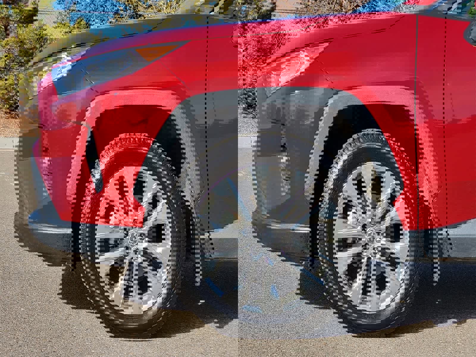 Used 2020 Toyota RAV4 XLE Premium image 9