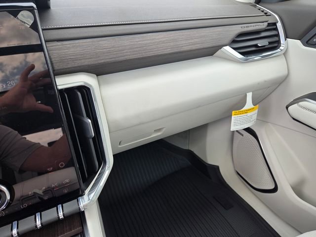 New 2026 GMC Acadia Denali w/ Super Cruise Package image 28