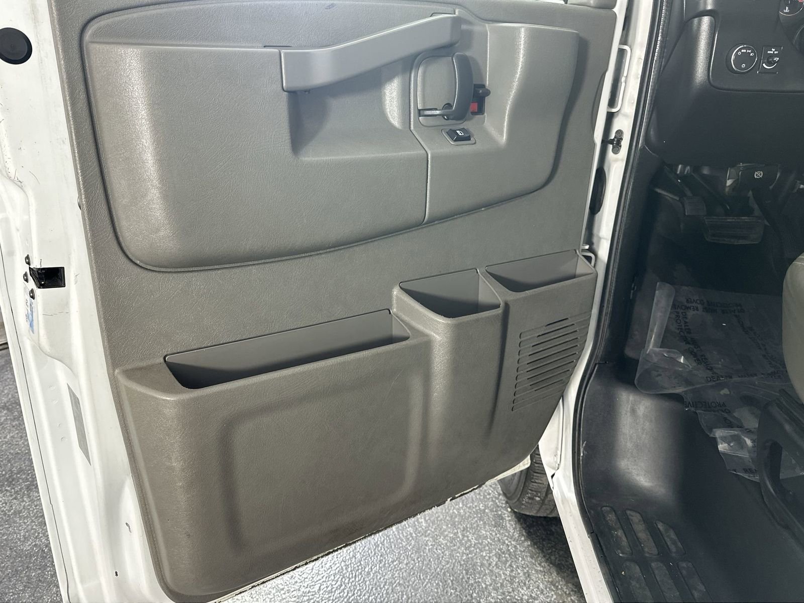 Used 2020 GMC Savana 2500 image 31