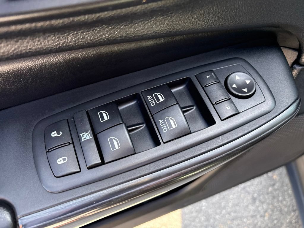 Used 2017 Jeep Cherokee 75th Anniversary AWD/4WD image 13