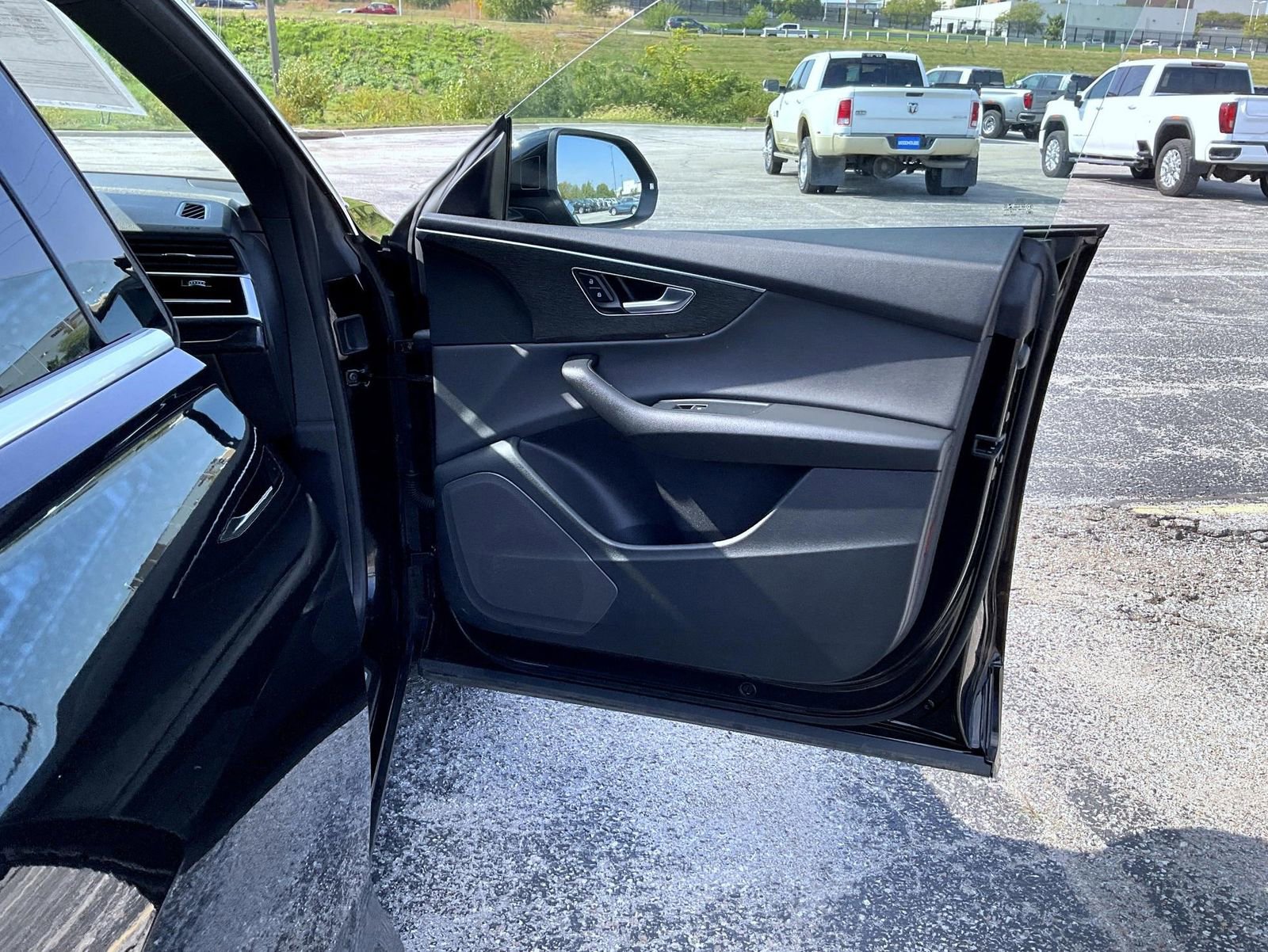 Used 2019 Audi Q8 Premium image 16