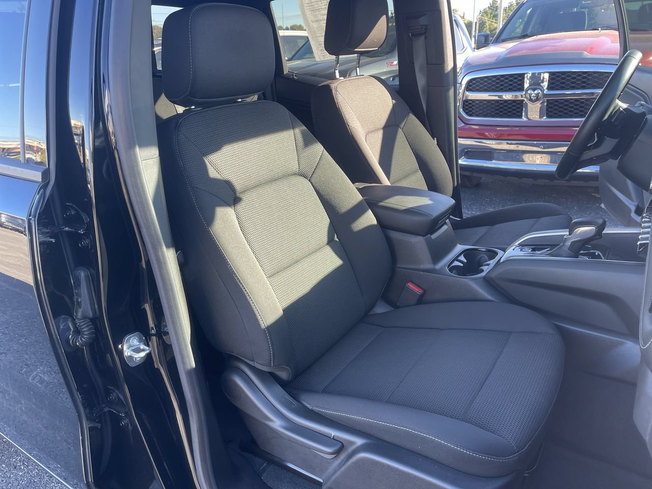 Used 2023 Chevrolet Colorado LT w/ LT Convenience Package II AWD/4WD image 28