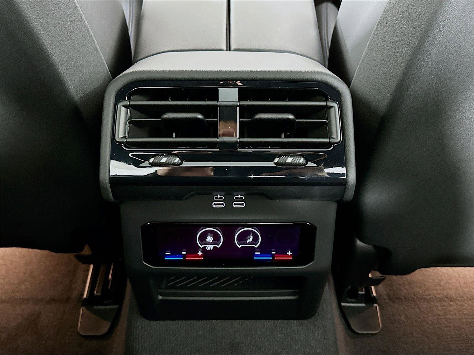 New 2026 BMW 550e xDrive image 27