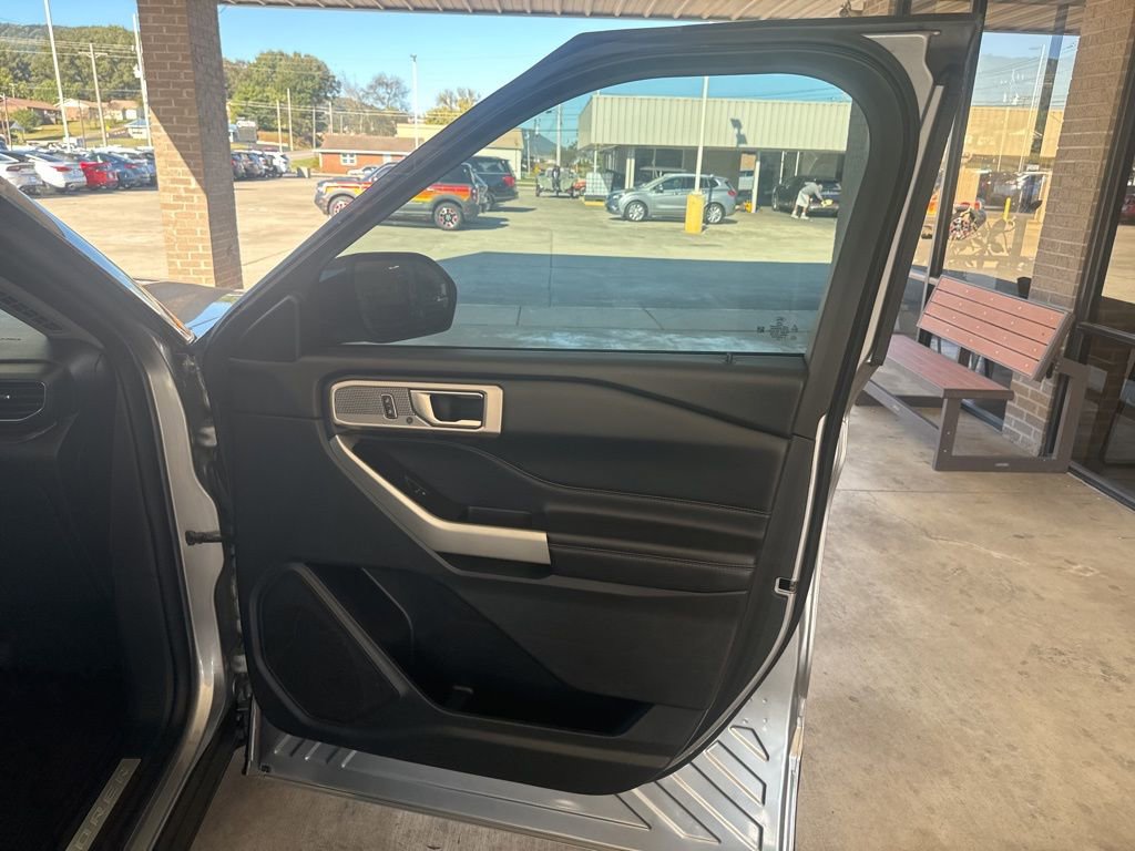 Used 2021 Ford Explorer Limited w/ Equipment Group 301A image 23