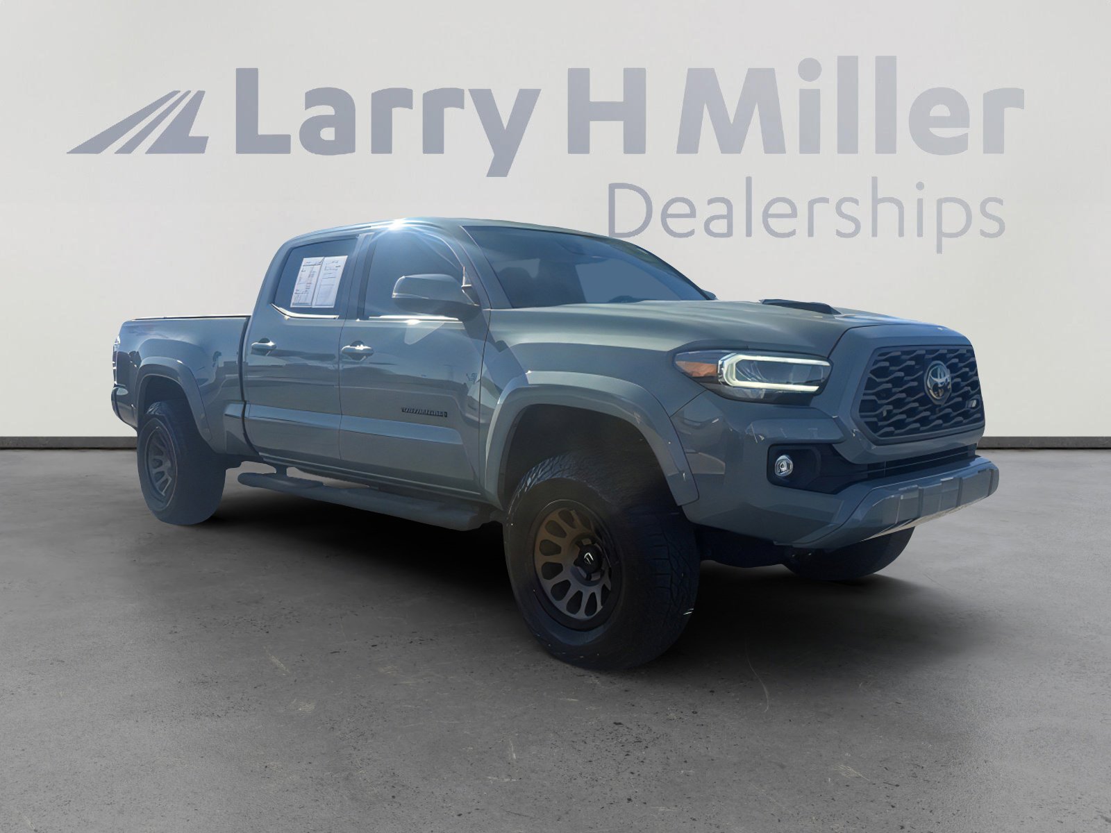 Used 2023 Toyota Tacoma TRD Sport w/ TRD Premium Sport Package image 9