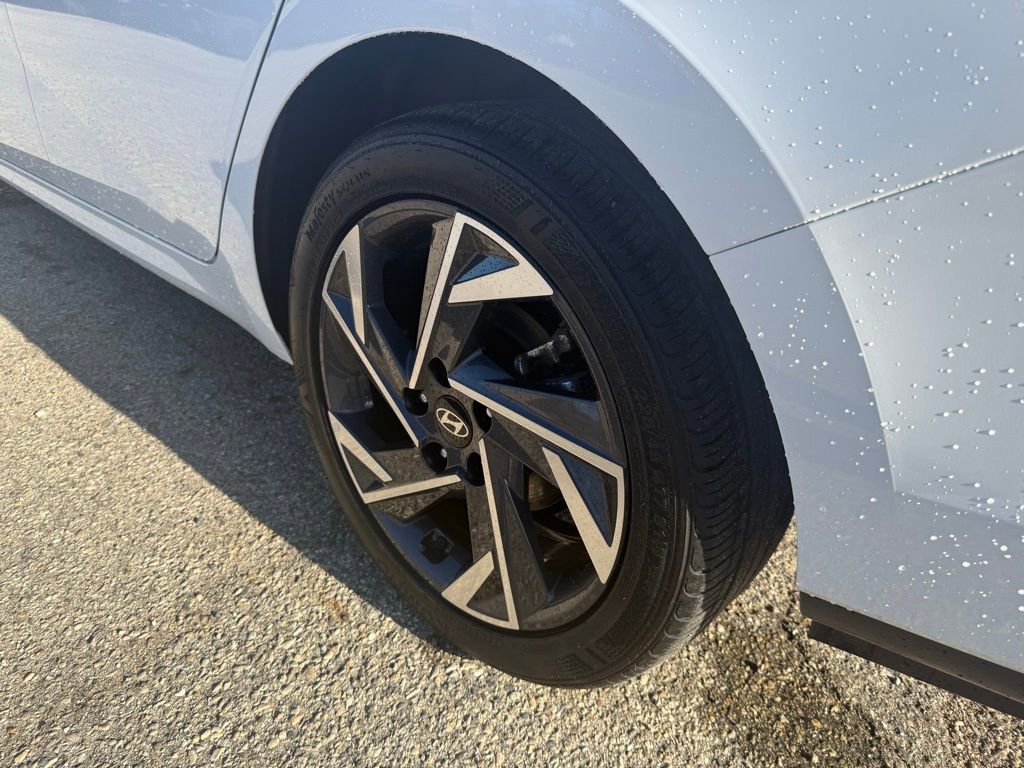Used 2025 Hyundai Elantra SEL FWD image 12