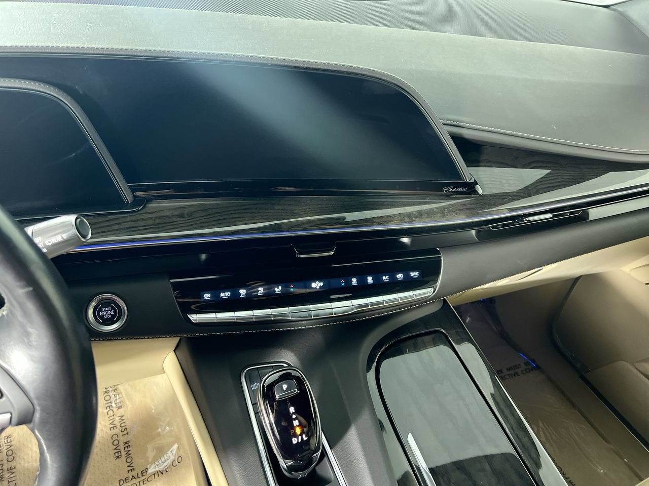 Used 2024 Cadillac Escalade Premium Luxury RWD image 25