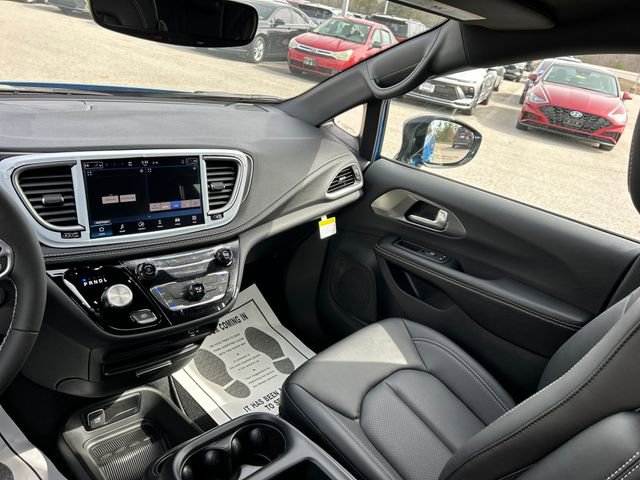New 2026 Chrysler Pacifica Select FWD image 10