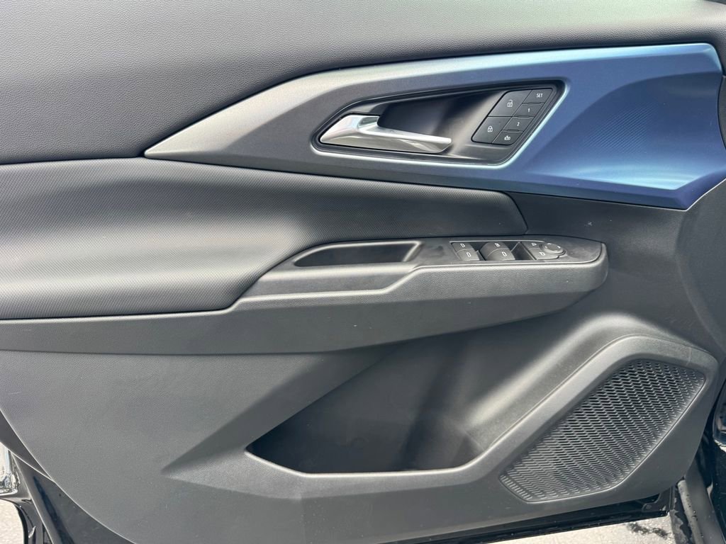 New 2026 Chevrolet Equinox EV LT w/ Convenience Package II FWD image 15