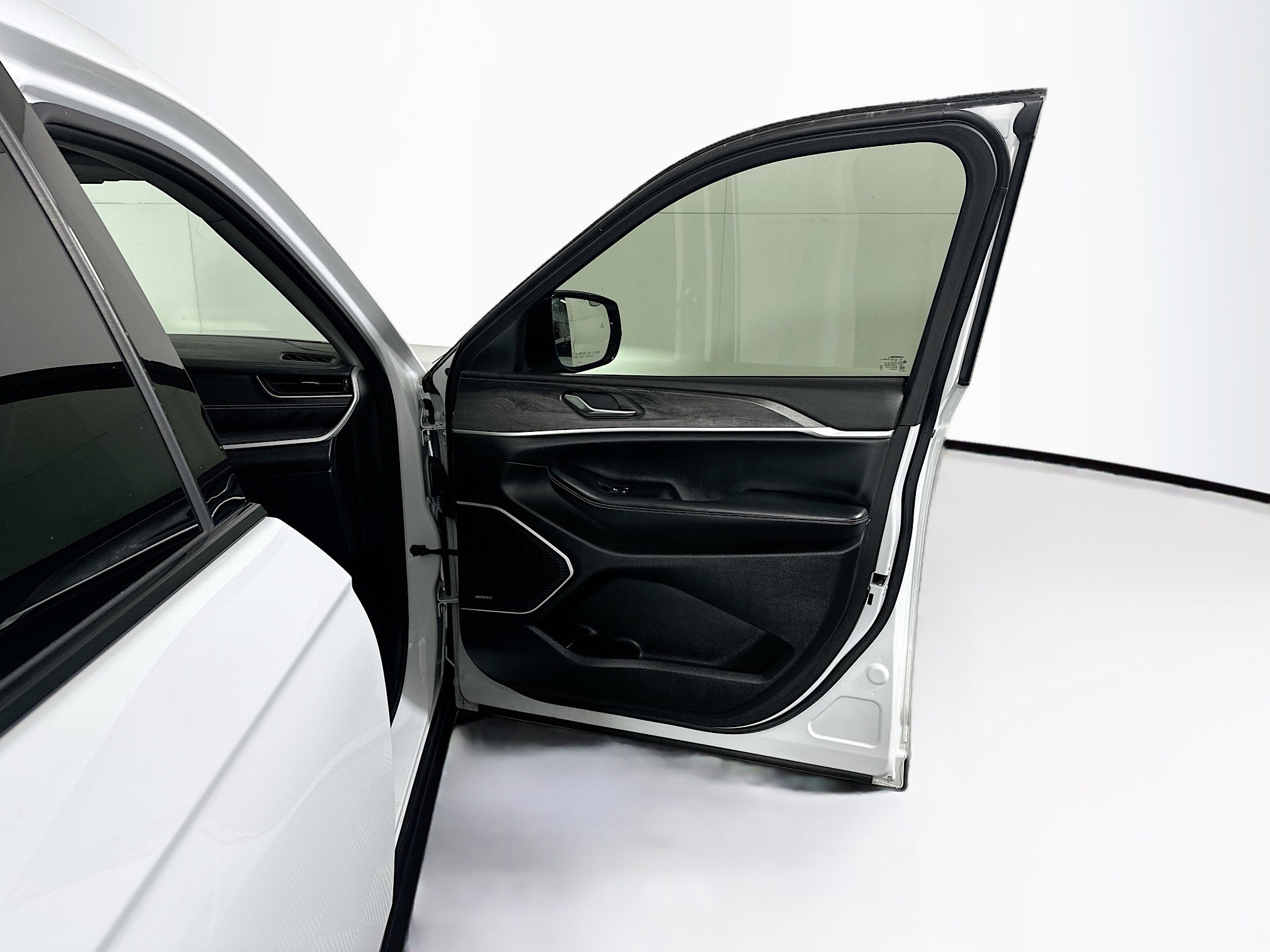 Used 2023 Jeep Grand Cherokee L Limited w/ Luxury Tech Group II image 35