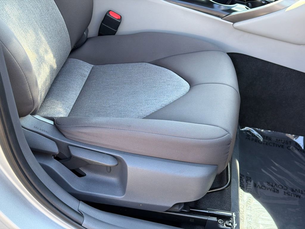 Used 2019 Toyota Camry LE image 9