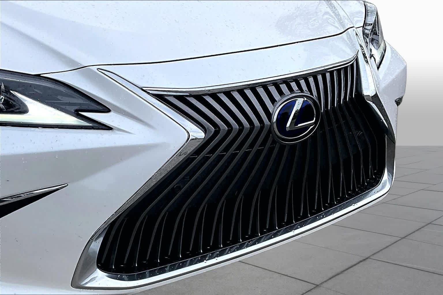 Used 2019 Lexus ES 300h w/ Premium Package FWD image 29