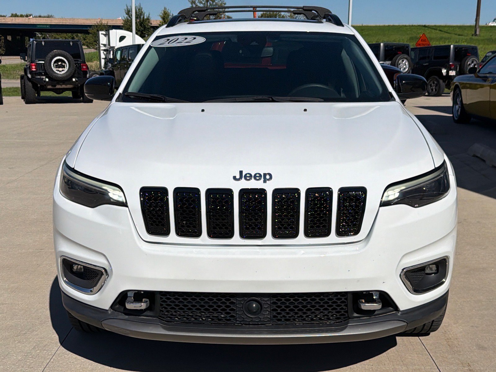 Used 2022 Jeep Cherokee Limited w/ Elite Package AWD/4WD image 3