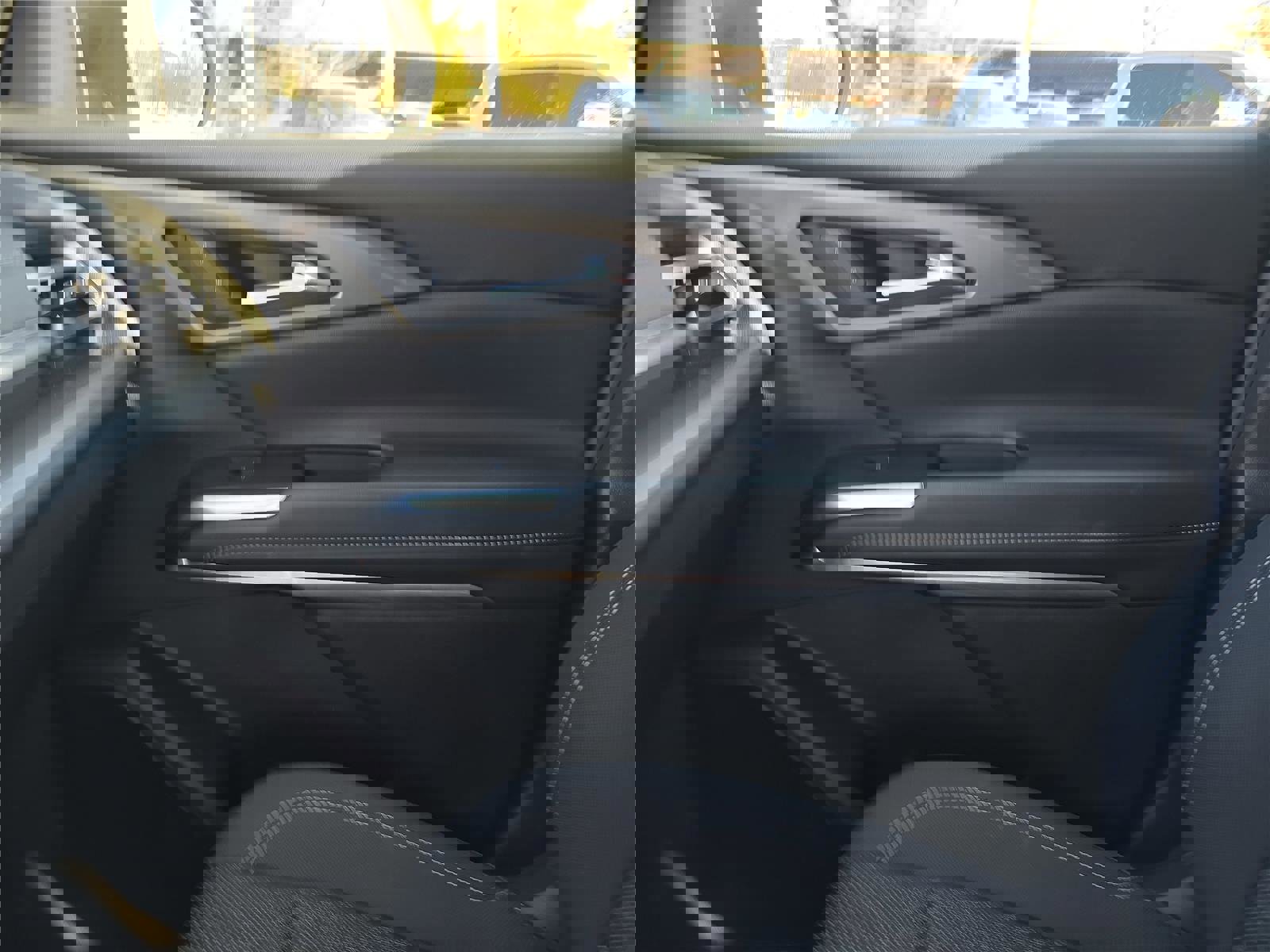 Used 2025 Chevrolet Traverse LT image 21