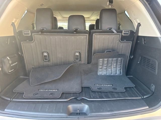 Used 2024 Nissan Pathfinder Platinum w/ Cargo Package image 18