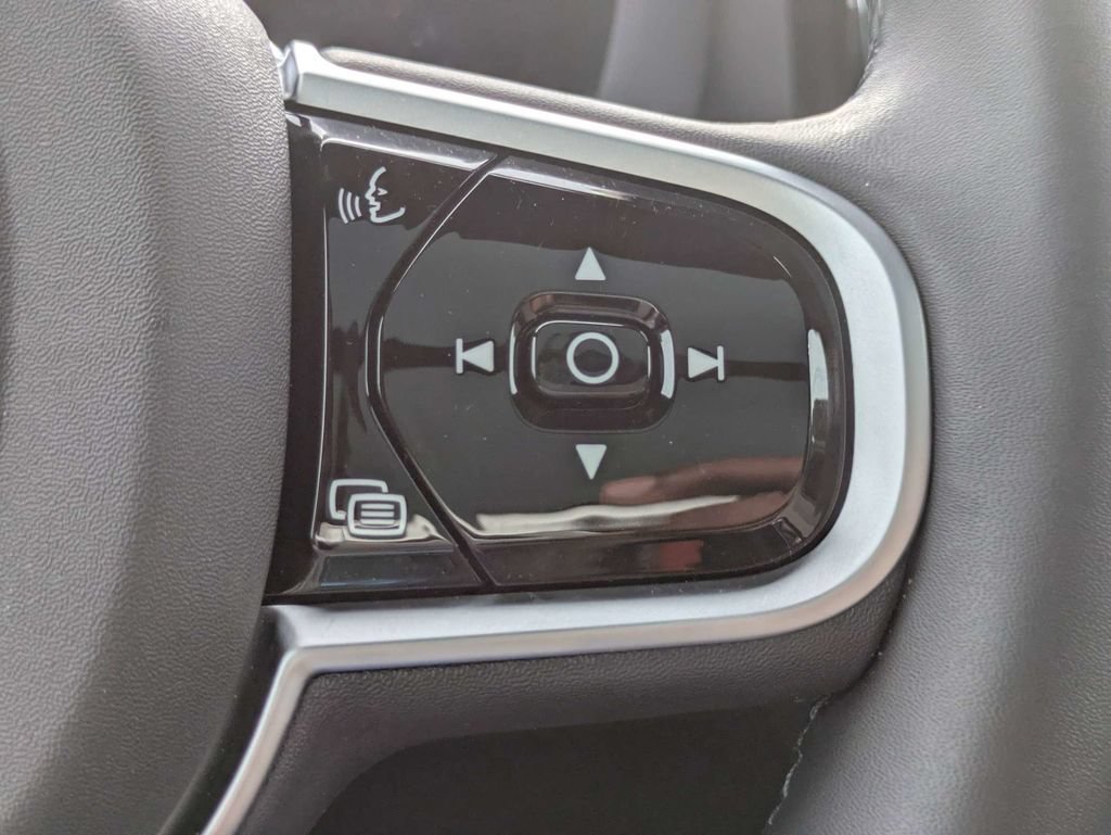 Certified 2026 Volvo XC60 B5 Plus w/ Protection Package Premier AWD/4WD image 28