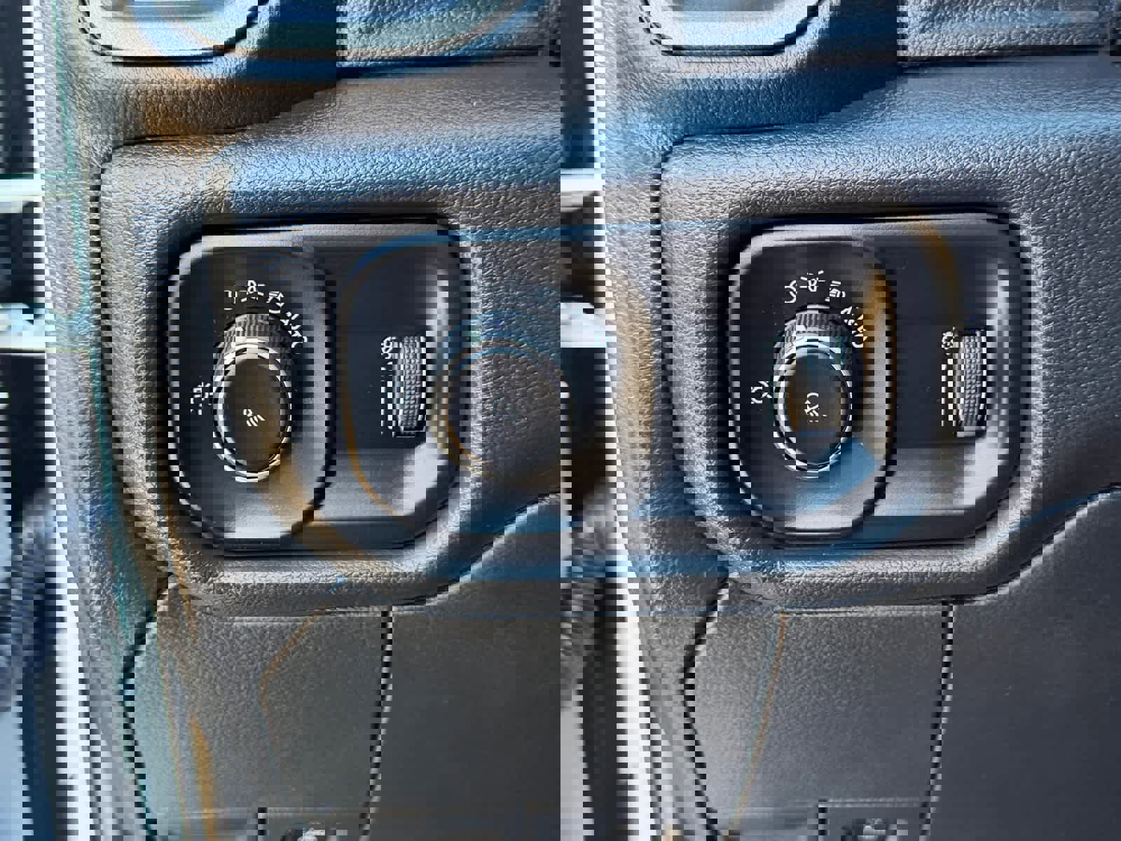 Used 2024 RAM 2500 Tradesman w/ Chrome Appearance Group image 18