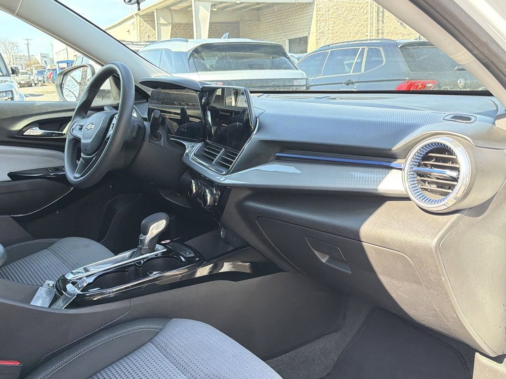 Used 2025 Chevrolet Trax LT image 20