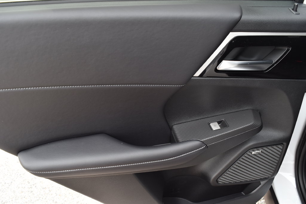 New 2026 Mitsubishi Outlander LE AWD/4WD image 13