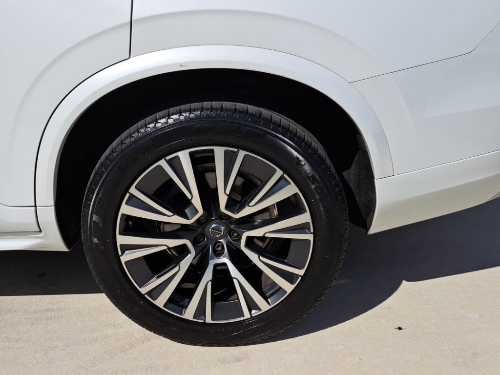 Used 2021 Volvo XC90 T5 Momentum w/ Protection Package Premier image 4