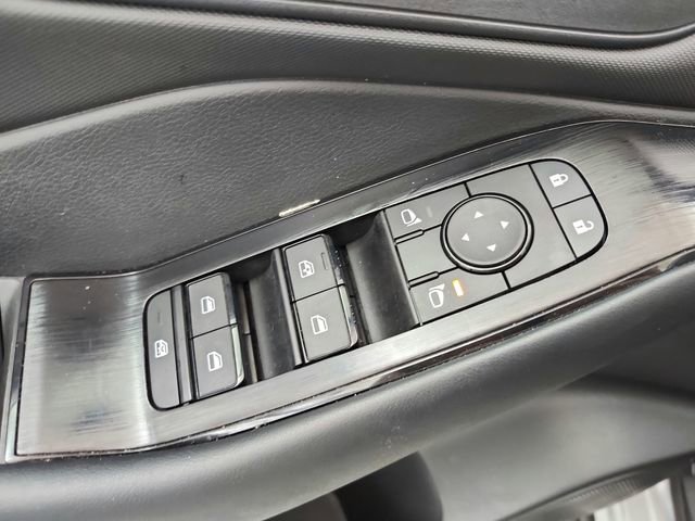 Used 2025 Nissan Rogue S image 33