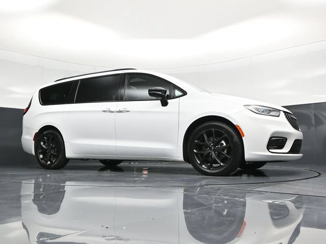 Used 2025 Chrysler Pacifica Limited FWD image 60