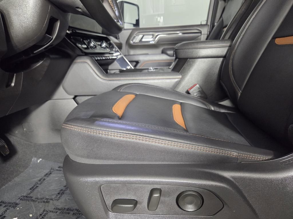 Used 2025 GMC Sierra 2500 AT4 image 14