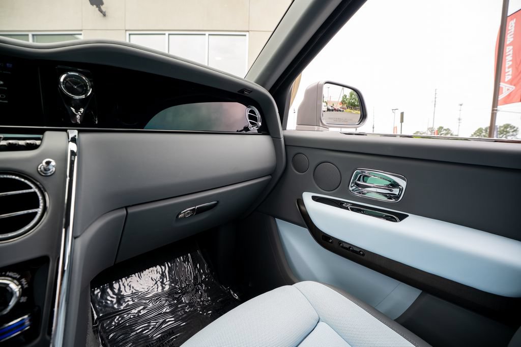 Used 2025 Rolls-Royce Cullinan AWD/4WD image 46