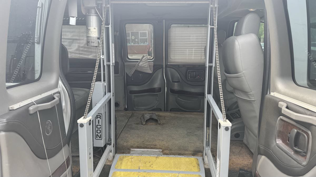 Used 2014 GMC Savana 1500 RWD image 24