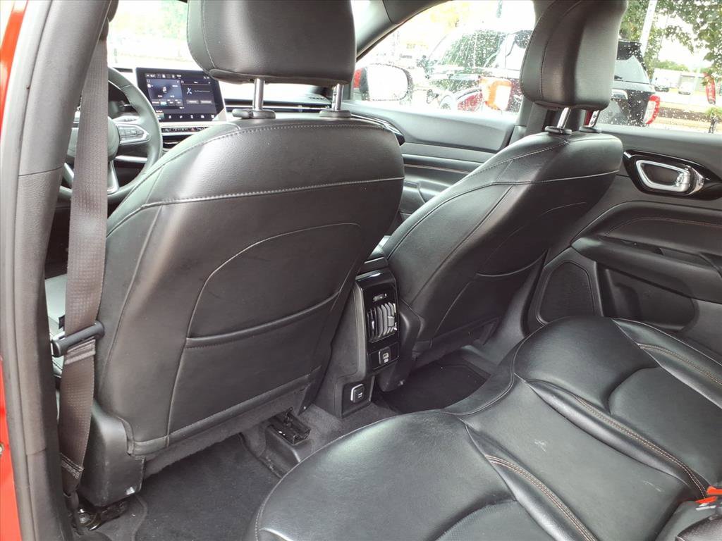 Used 2023 Jeep Compass Limited image 12