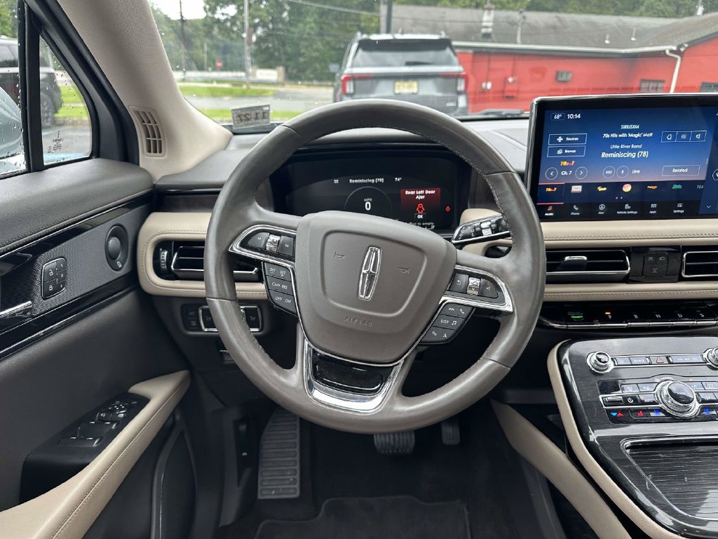 Used 2022 Lincoln Nautilus Reserve w/ Luxury Package AWD/4WD image 12