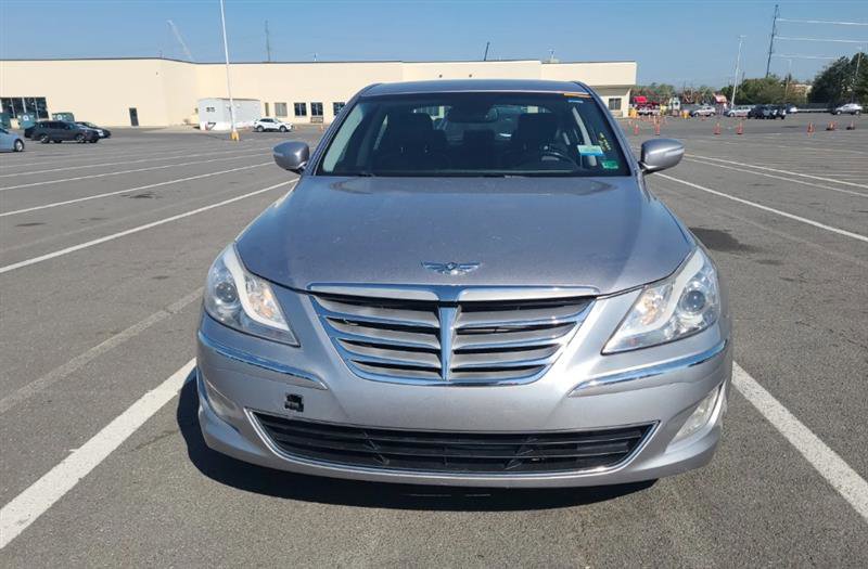 Used 2013 Hyundai Genesis 3.8 RWD image 2