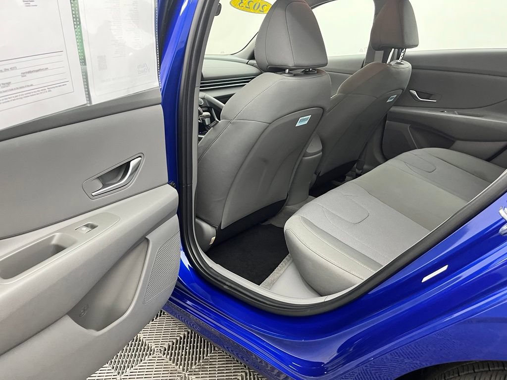 Used 2023 Hyundai Elantra SE FWD image 36