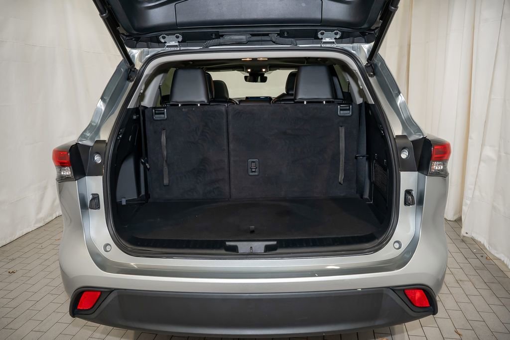 Used 2023 Toyota Highlander XLE image 6