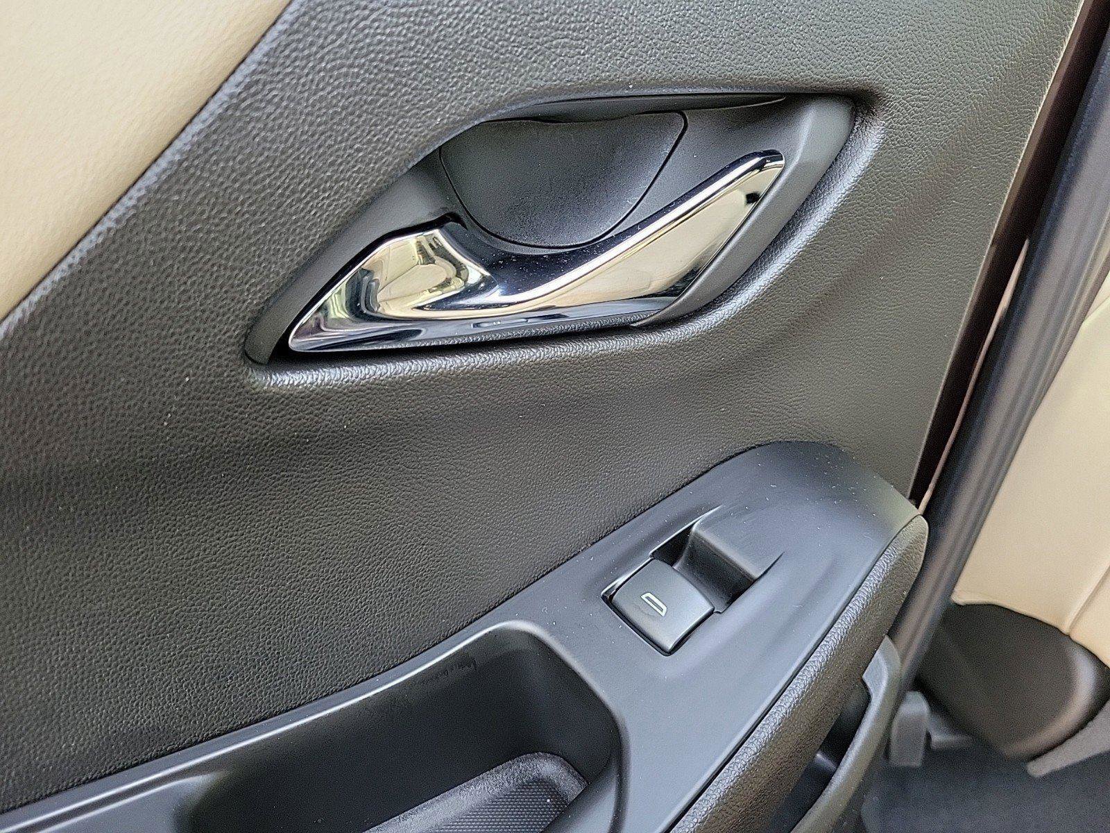 Used 2023 Chevrolet Traverse LT image 15