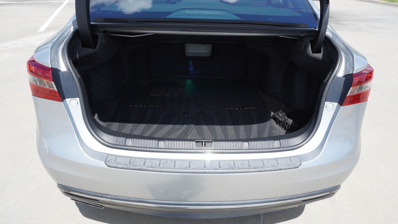 Used 2018 Toyota Avalon XLE Premium FWD image 36