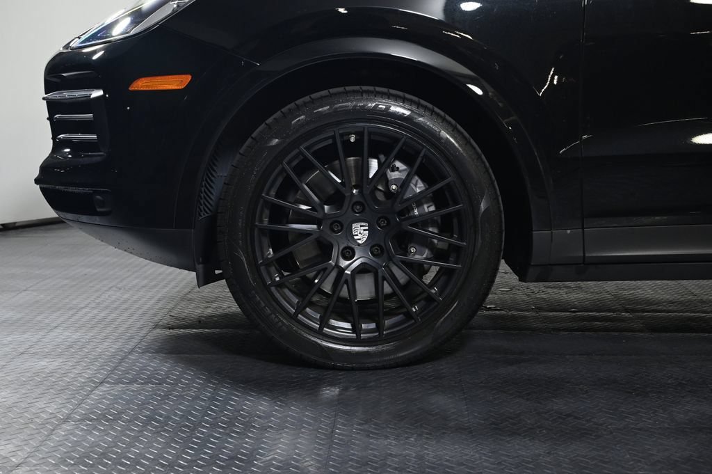 Certified 2023 Porsche Cayenne Platinum Edition AWD/4WD image 29