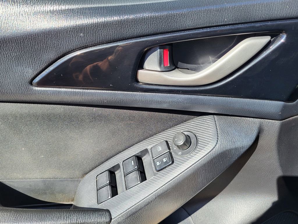 Used 2014 MAZDA MAZDA3 i Touring w/ Technology Package image 25